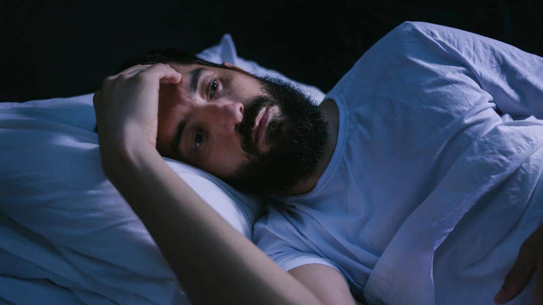 Comment se rendormir après un réveil causé par le stress au beau milieu de la nuit